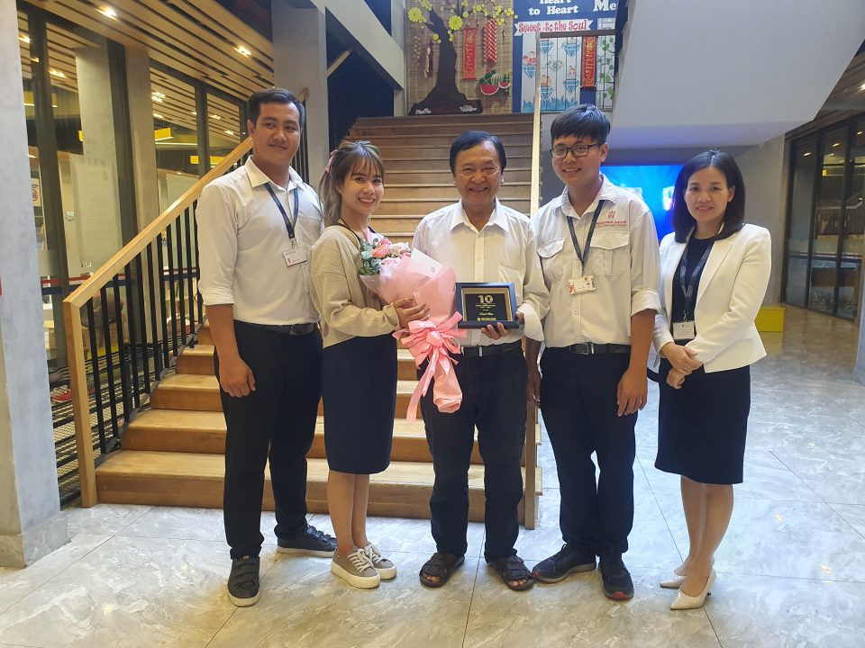 the-story-of-mr-kim-luats-10-years-of-accompanying-indochina-group