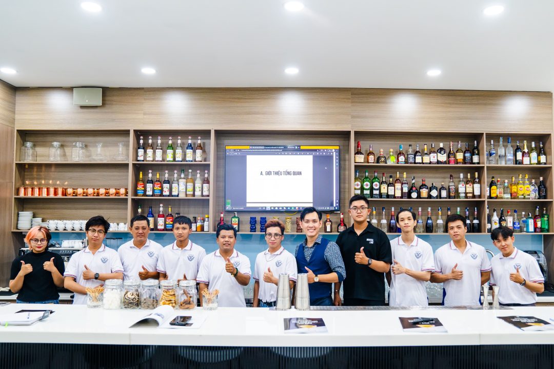 amcollege-starts-the-year-with-many-practical-practice-events-for-those-who-love-baking-and-bartending