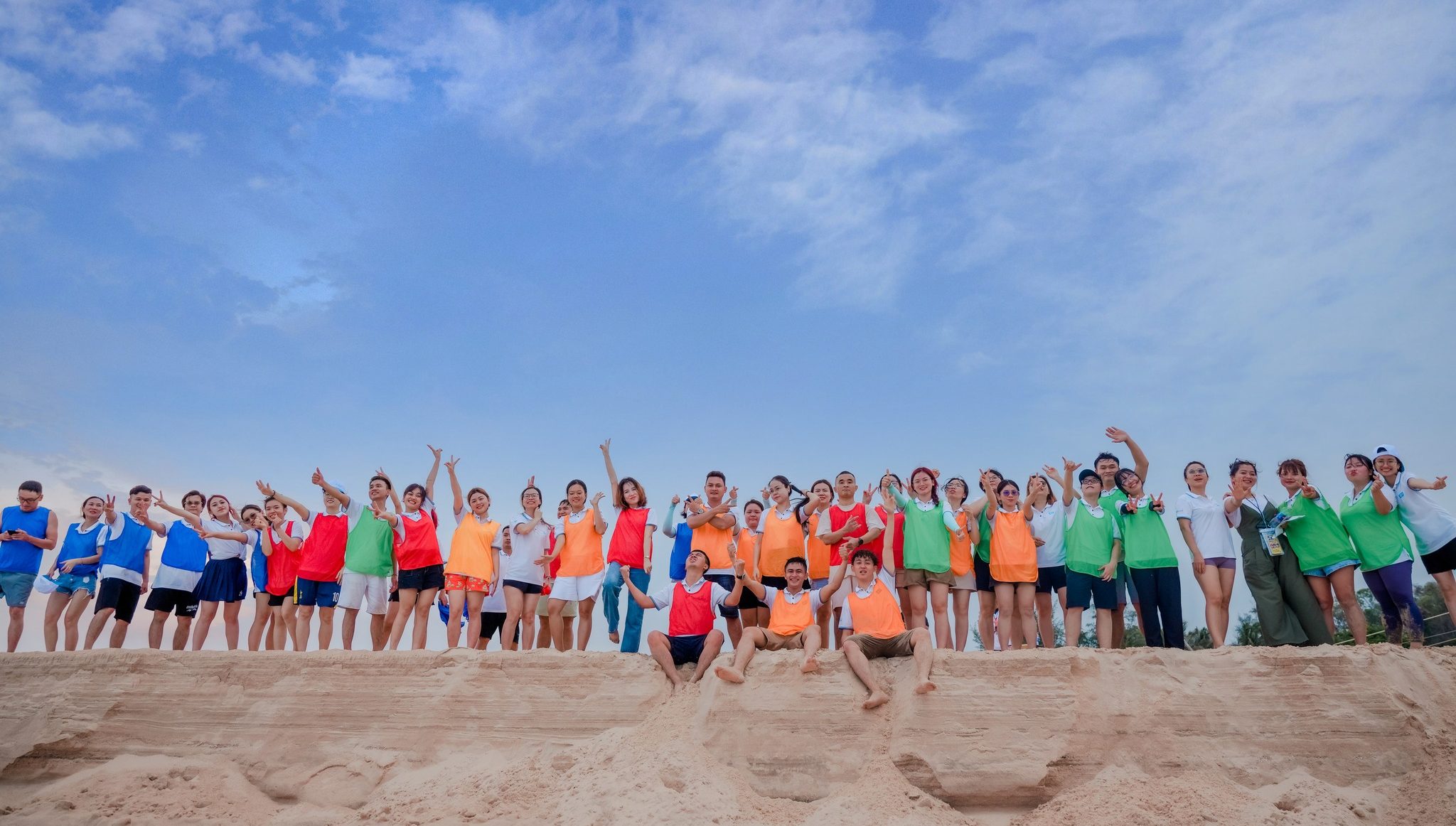 impressive-team-building-moments-for-the-back-office-team-in-phan-thiet
