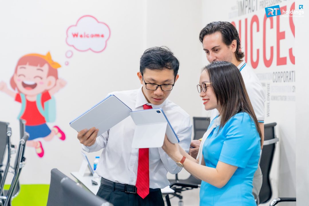 rt-holdings-teachers-attended-the-training-workshop-ipad-applications-in-teaching-with-the-apple-team