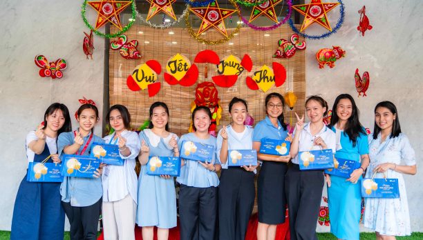 a-loving-gift-sent-to-rt-holdings-members-during-the-mid-autumn-festival-reunion