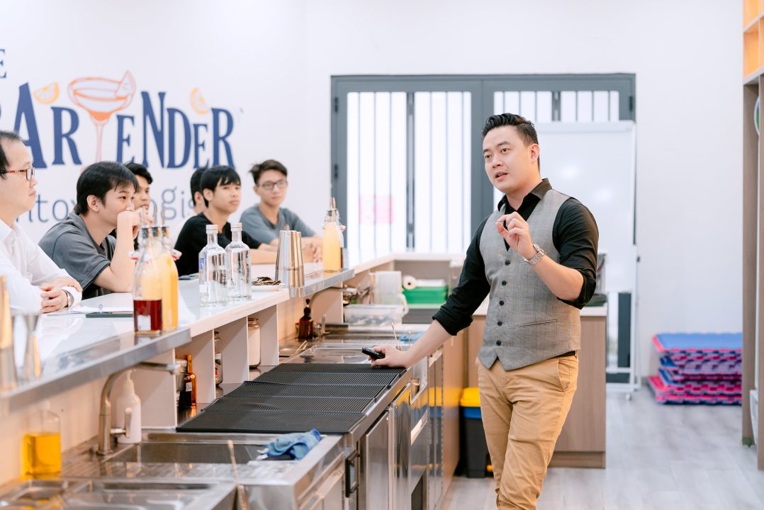 crafting-signature-cocktail-workshop-open-up-a-connecting-hub-for-cocktail-enthusiasts