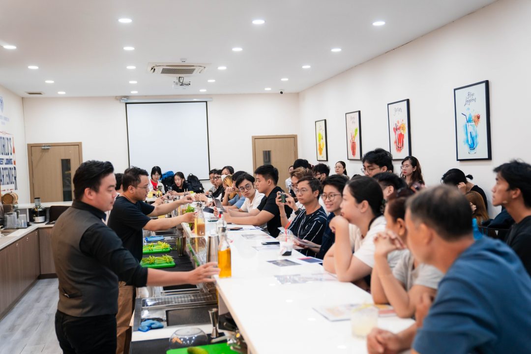 amcollege-organized-the-workshop-be-healthy-at-the-bar-explore-healthy-cocktail-trends