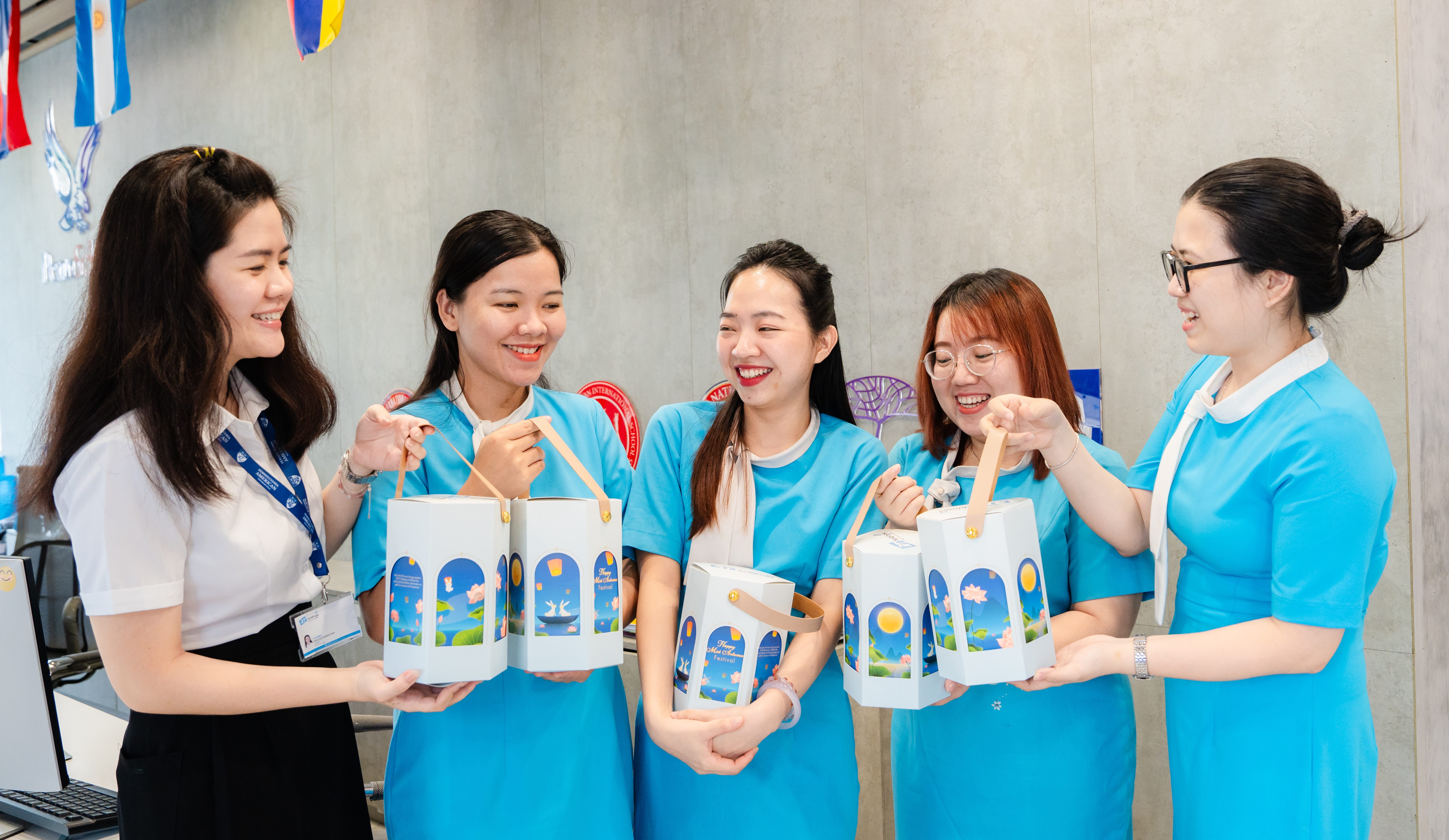 rt-holdings-spreads-love-to-all-members-of-the-group-during-the-mid-autumn-festival