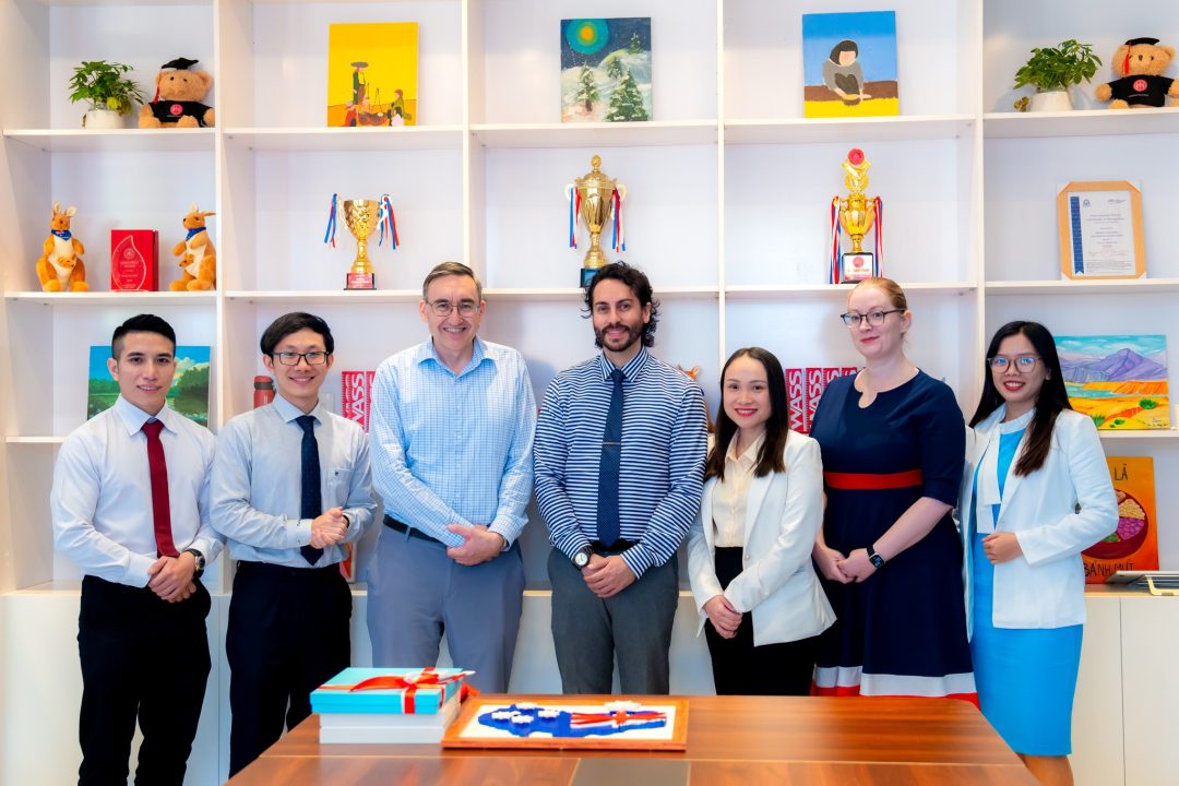 he-thong-truong-tay-uc-han-hanh-tiep-don-tong-lanh-su-quan-uc-voi-nhieu-co-hoi-moi