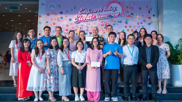 phai-dep-rt-holdings-ngap-tran-niem-vui-trong-ngay-8-3