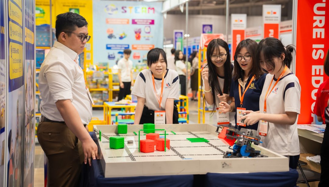 rt-holdings-at-education-vietnam-2025-connecting-collaborating-and-creating-shared-values