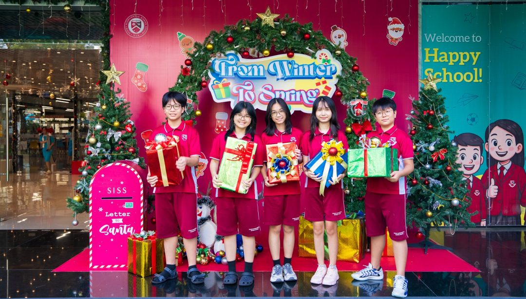 giang-sinh-go-cua-ngoi-nha-chung-rt-holdings