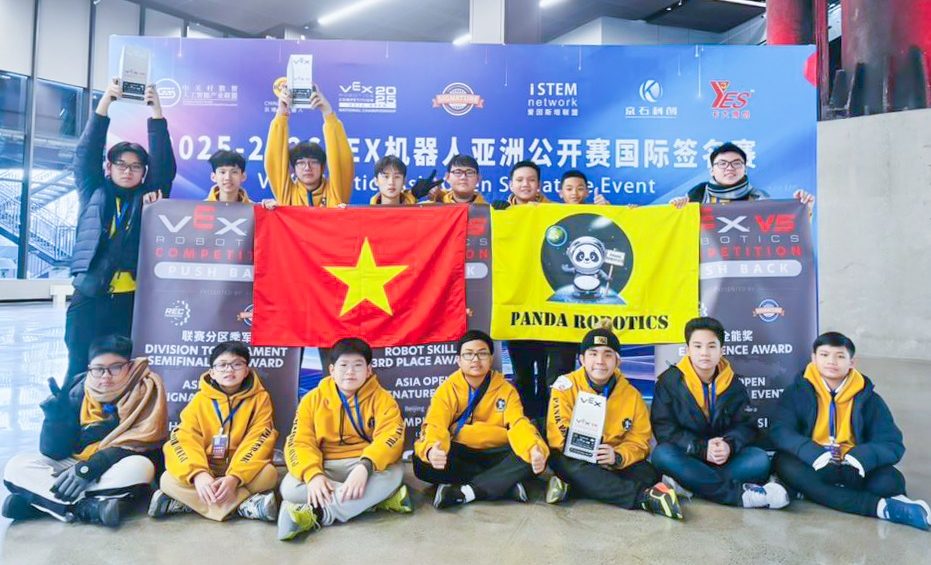 hoc-sinh-rt-holdings-khang-dinh-ban-linh-khoa-hoc-cong-nghe-tren-cac-dau-truong-trong-nuoc-va-quoc-te