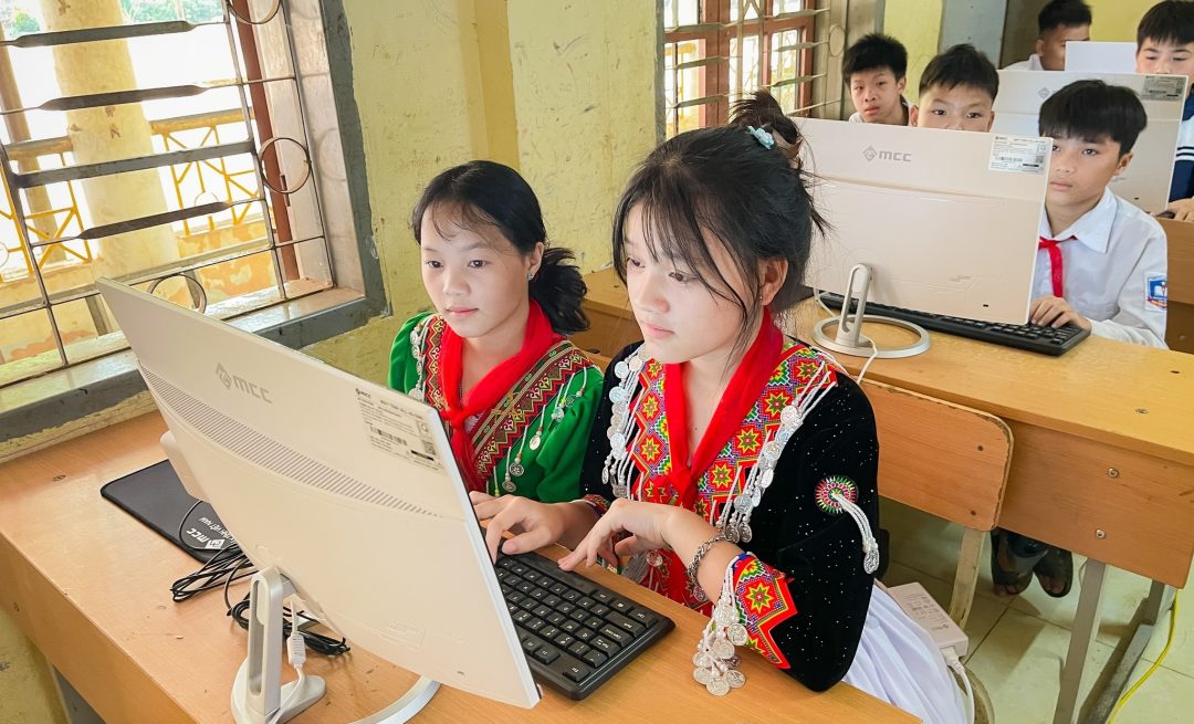 a-gift-of-technology-for-students-in-northwestern-highlands